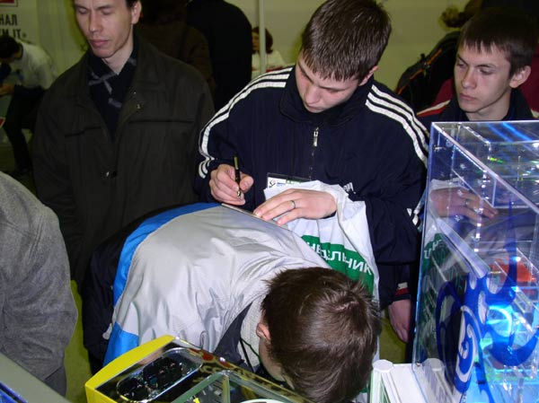 Выставка IT-WEEK 2004. Моддинг шоу, моддинг корпуса.